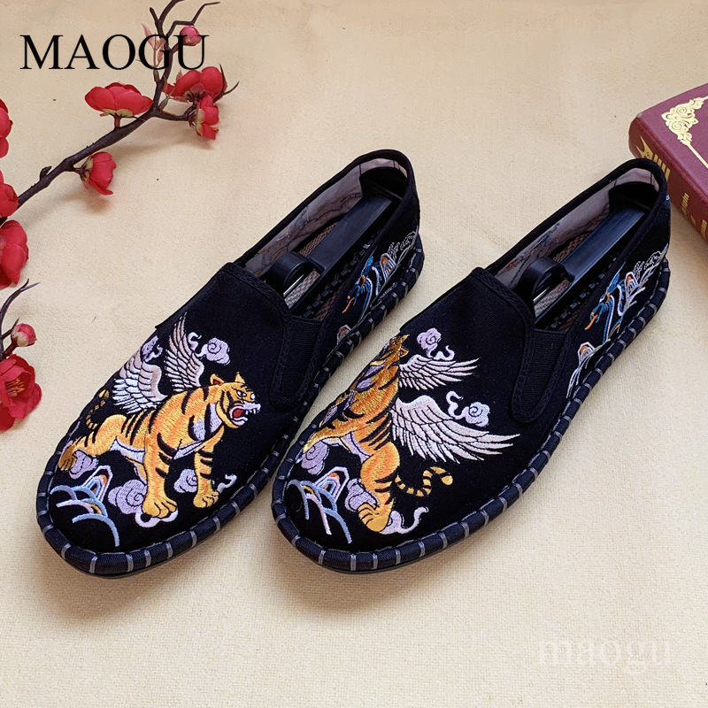Unisexowe wsuwane buty w chińs – Embroidery Stitch recenzja i cena