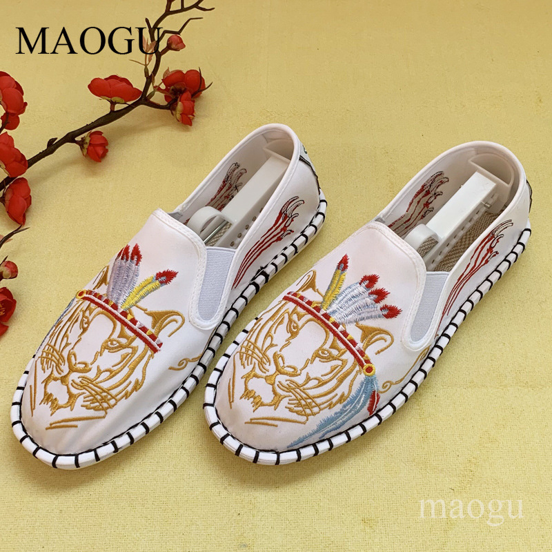 Unisexowe wsuwane buty w chińs – Embroidery Stitch recenzja i cena