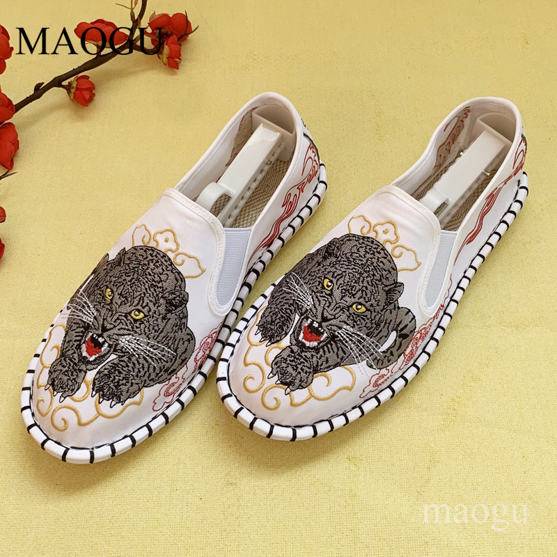 Unisexowe wsuwane buty w chińs – Embroidery Stitch recenzja i cena