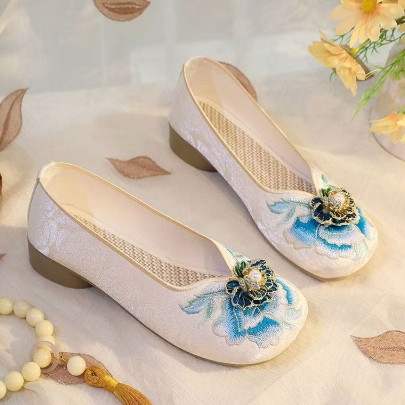 Damskie buty na niskim obcasie – Embroidery Cloth recenzja i cena