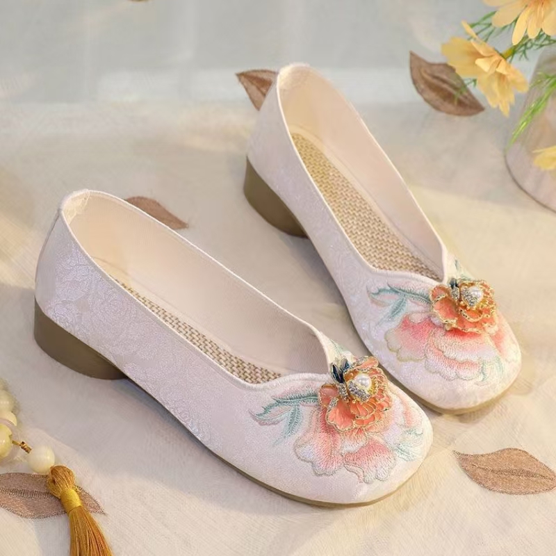 Damskie buty na niskim obcasie – Embroidery Cloth recenzja i cena