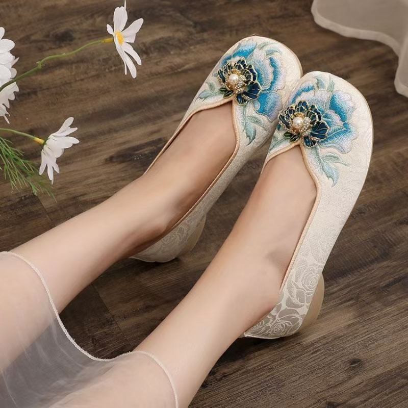 Damskie buty na niskim obcasie – Embroidery Cloth recenzja i cena